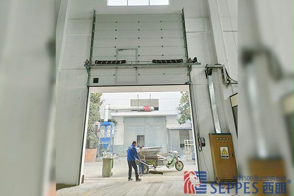 常熟新建钢结构厂房可视型提升门 　　